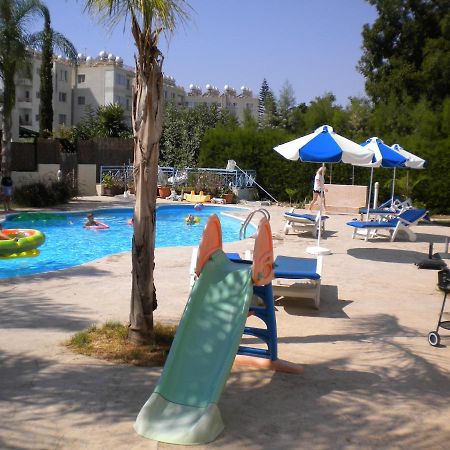 Blue Oasis Gardens Lägenhet Limassol Exteriör bild