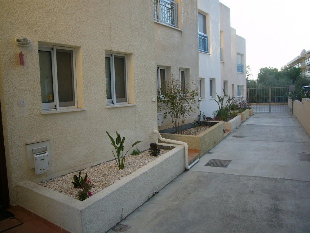 Blue Oasis Gardens Lägenhet Limassol Exteriör bild