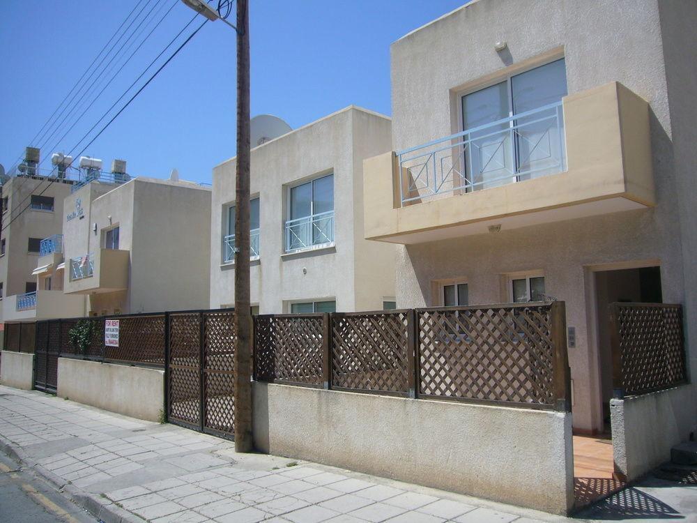 Blue Oasis Gardens Lägenhet Limassol Exteriör bild