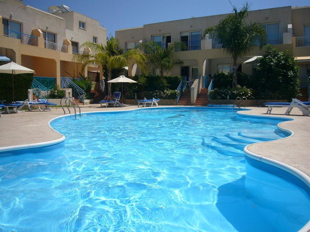 Blue Oasis Gardens Lägenhet Limassol Exteriör bild