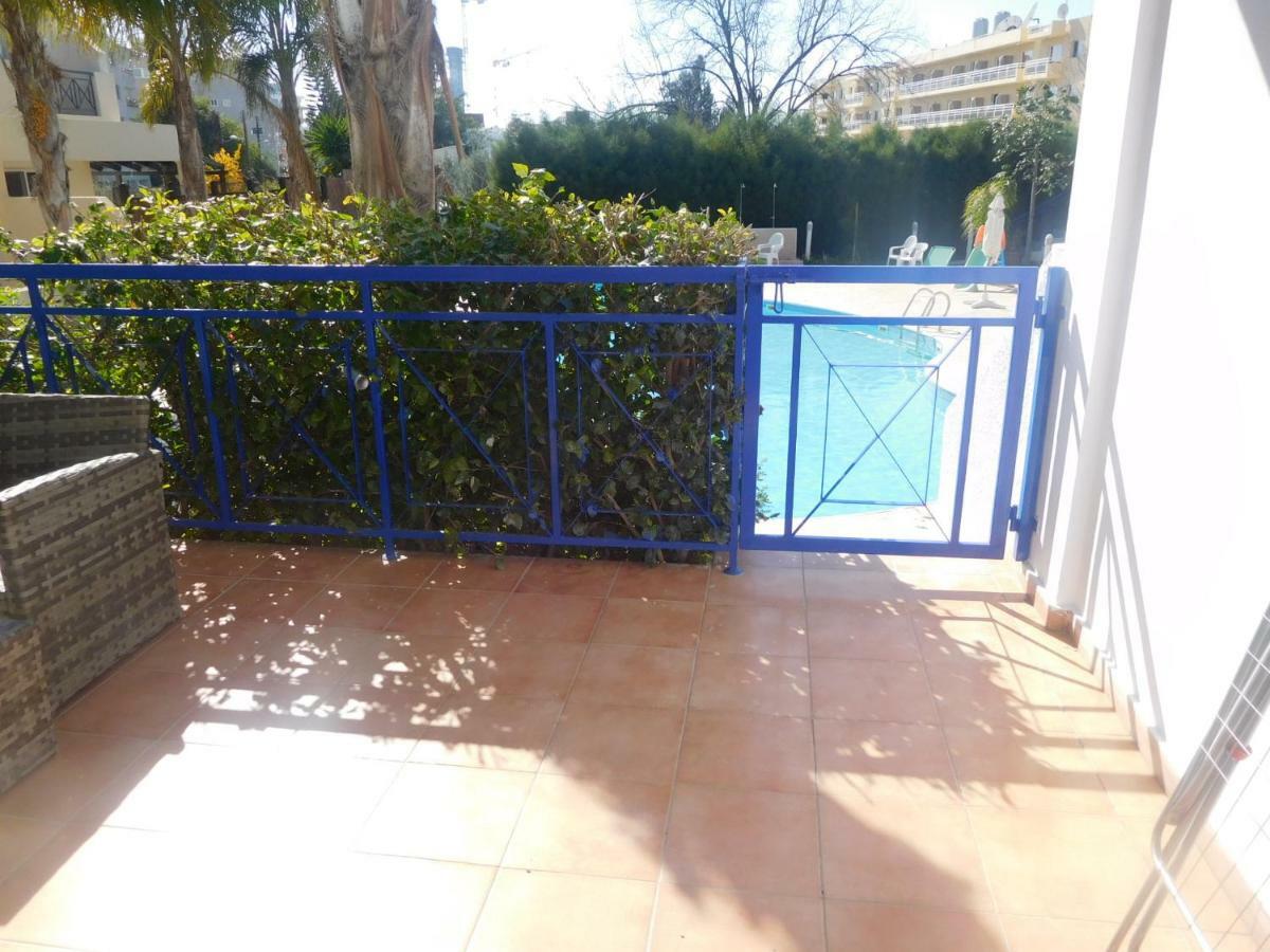 Blue Oasis Gardens Lägenhet Limassol Exteriör bild