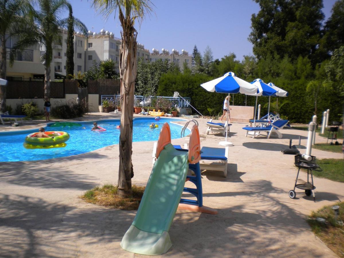 Blue Oasis Gardens Lägenhet Limassol Exteriör bild