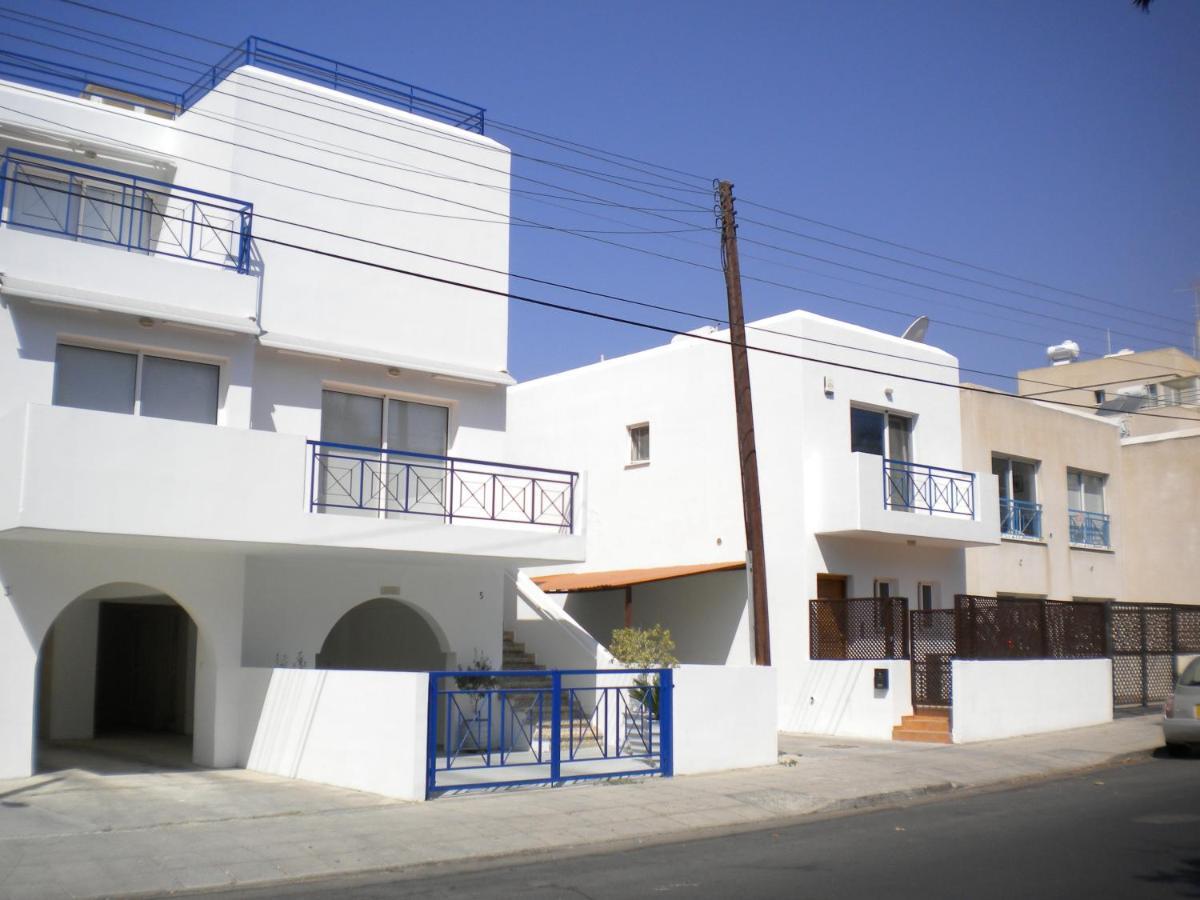 Blue Oasis Gardens Lägenhet Limassol Exteriör bild