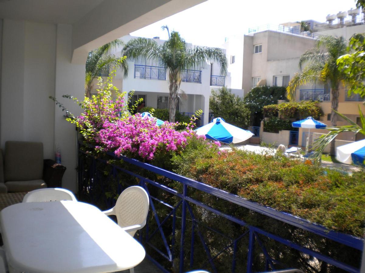Blue Oasis Gardens Lägenhet Limassol Exteriör bild
