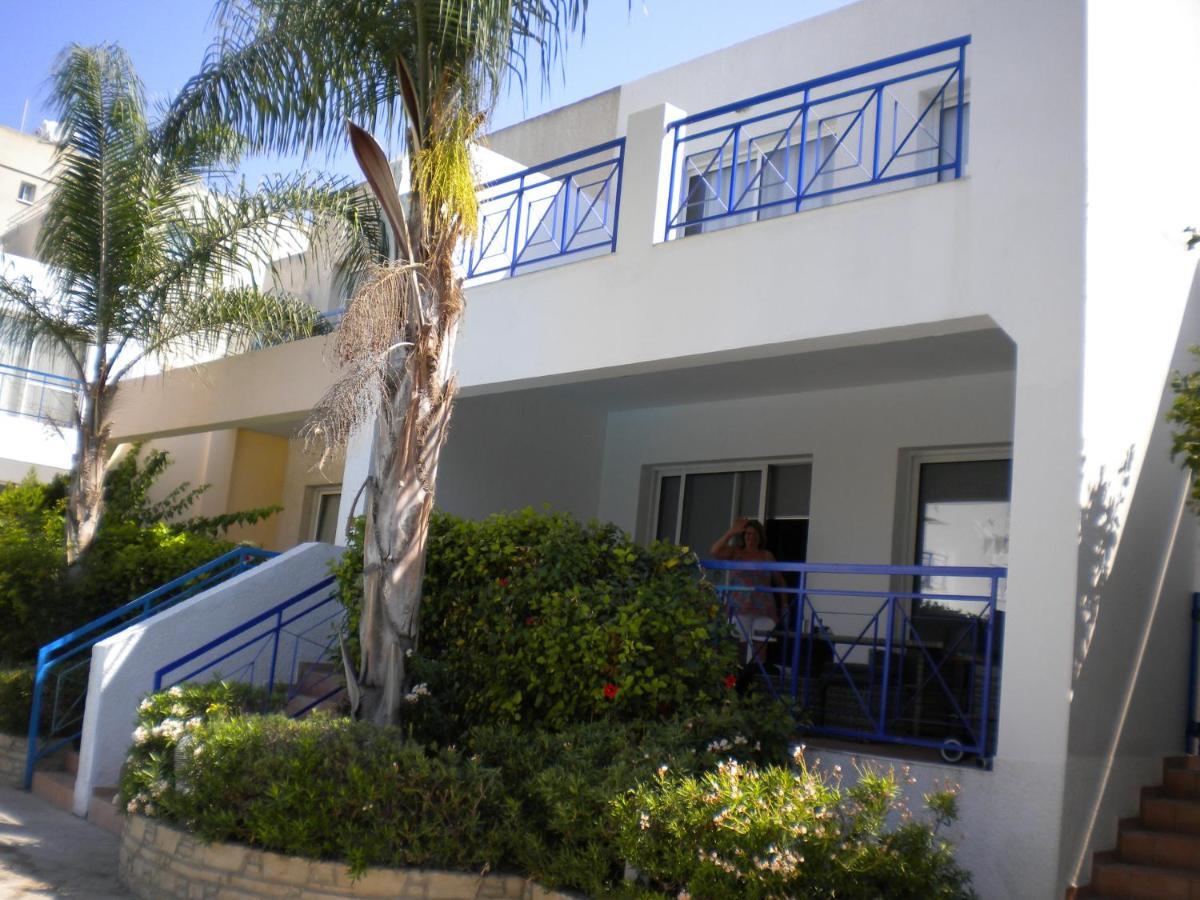 Blue Oasis Gardens Lägenhet Limassol Exteriör bild
